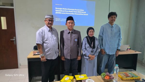 seminar proposal tesis Prodi Magister Hukum