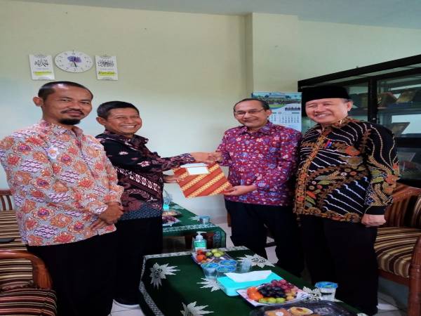 Penyerahan SK Purna Bakti Dosen AP
